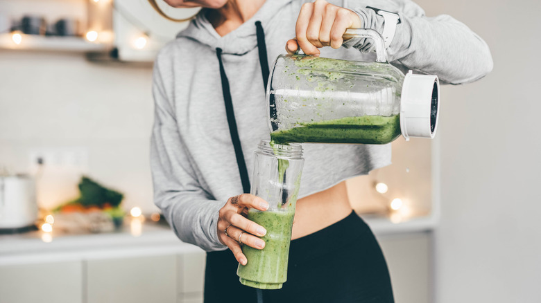 how does a blender work